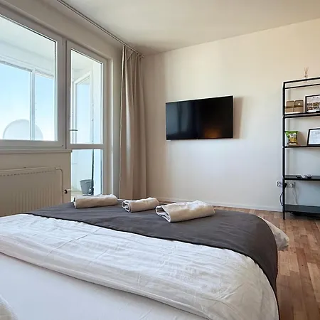 Air-conditioned Studio, Close To Centre & Tram Stop Pozsony