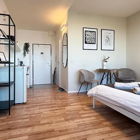 公寓 Air-conditioned Studio, Close To Centre & Tram Stop *