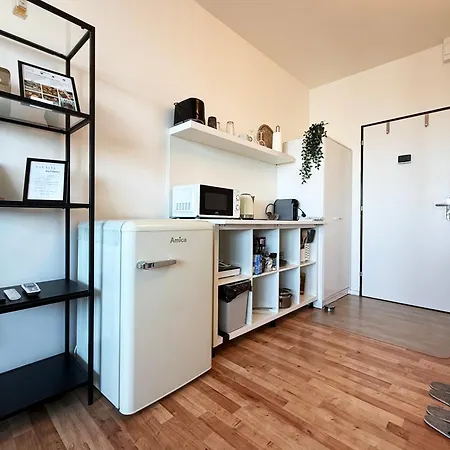 Air-conditioned Studio, Close To Centre & Tram Stop 布拉迪斯拉发