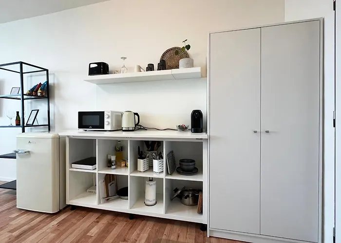 Air-conditioned Studio, Close To Centre & Tram Stop アパート *
