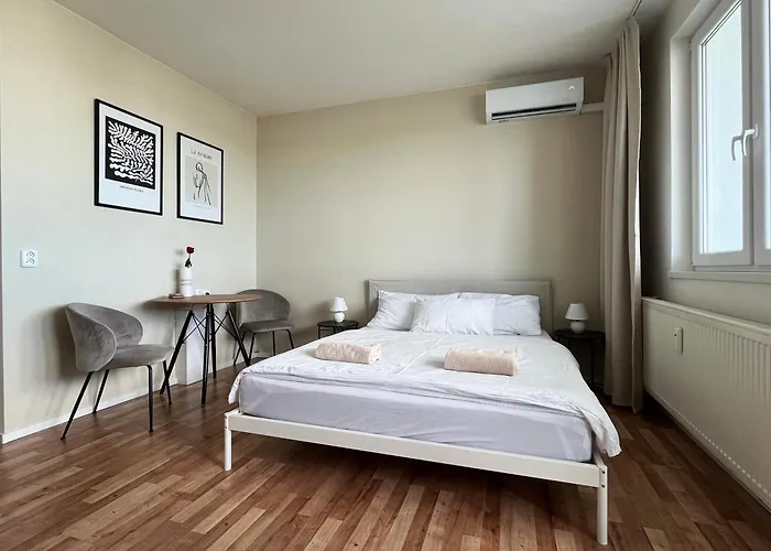 Air-conditioned Studio, Close To Centre & Tram Stop * ברטיסלאבה