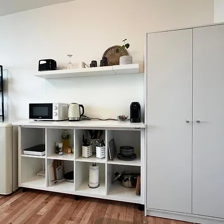 Air-conditioned Studio, Close To Centre & Tram Stop Appartement *