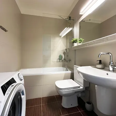 Air-conditioned Studio, Close To Centre & Tram Stop Appartement