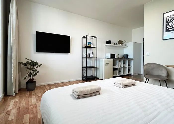 Air-conditioned Studio, Close To Centre & Tram Stop 아파트 브라티슬라바